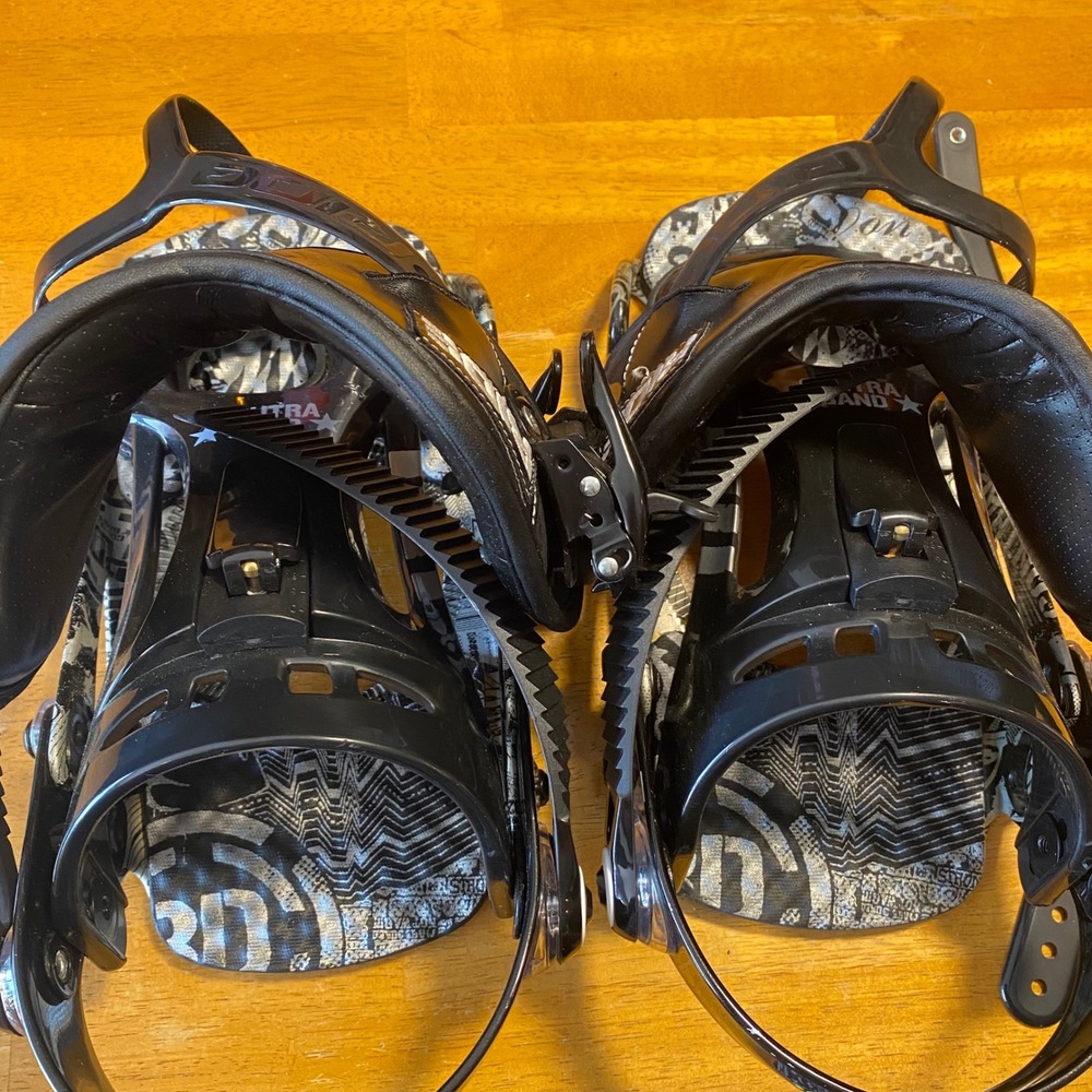 Ride Contraband Snowboard Bindings Mens Black White Fair V-Strap R08513196